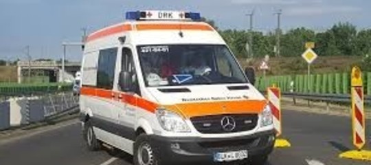 investe bambino passeggino brescia