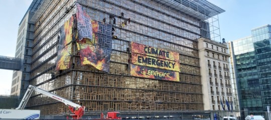 Manifestazione Greenpeace Europa Building