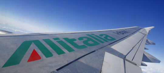 Alitalia Patuanelli salvataggio arcelormittal
