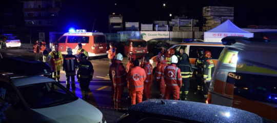 auto travolge turisti alto adige