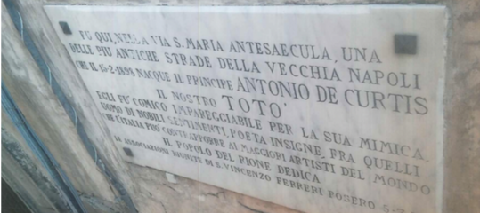 casa toto napoli rifiuti degrado