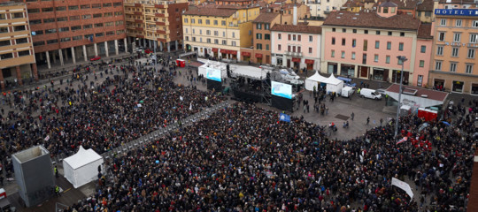 manifestazione sardine bologna