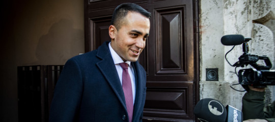di maio lascia guida m5s crimi