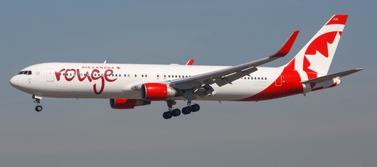 Spagna atterraggio emergenza air canada