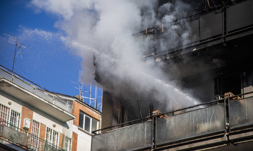 Incendio appartamento Roma arrestato suicida