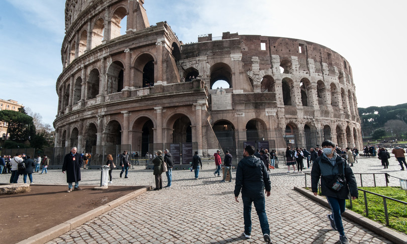 coronavirus insulti turisti cinesi roma