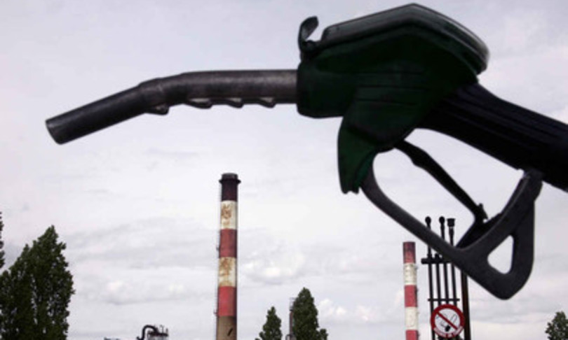 petrolio aie taglia stime domanda