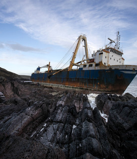 La nave fantasma arroccata sugli scogli irlandesi