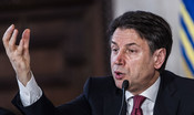 Conte pronto a intervenire sui poteri dei governatori. Ira di Fontana