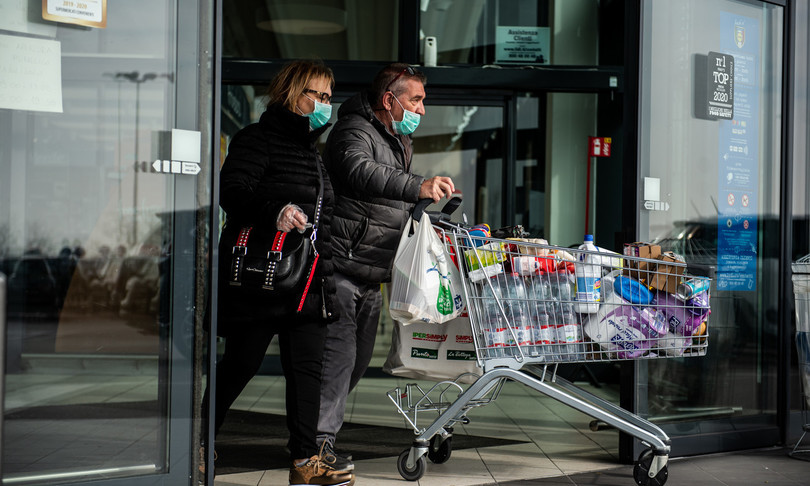 assalti supermercati spesa coronavirus