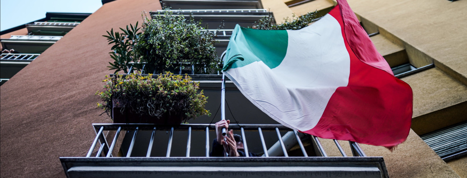 coronavirus flash mob balconi applausi inno
