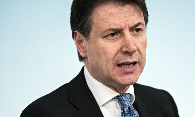 coronavirus giuseppe conte casa spostamenti polemiche sanita