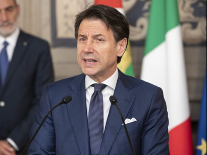 Conte: "Ripartiremo a testa alta. Restiamo uniti"