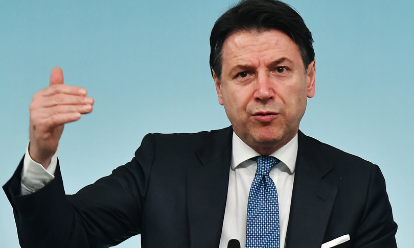 coronavirus giuseppe conte fontana chiusura
