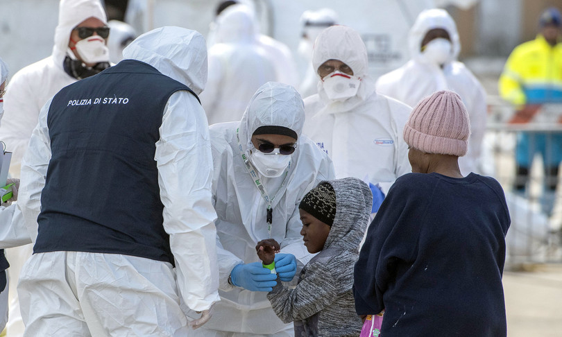 coronavirus immunità etnica stranieri contagi galli