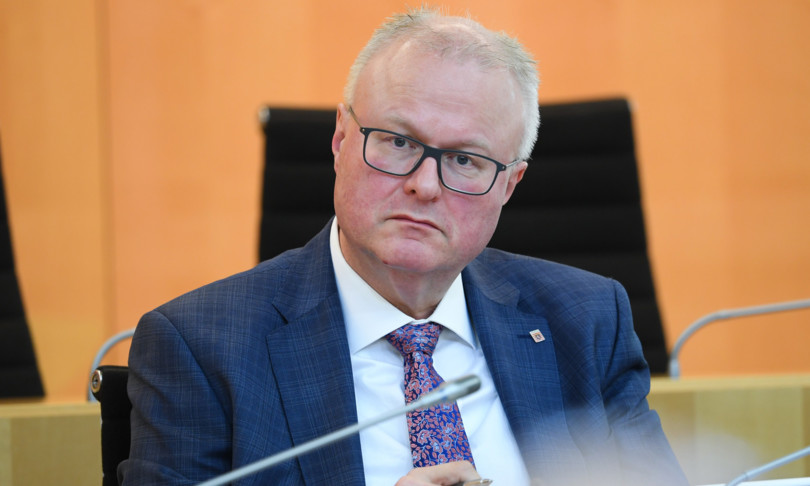 coronavirus stress germania ministro suicida