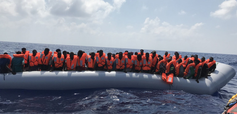 A Lampedusa Continuano Ad Arrivare I Migranti