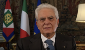 "Anch’io da solo a Pasqua ma non possiamo fermarci proprio adesso". Il messaggio di Mattarella