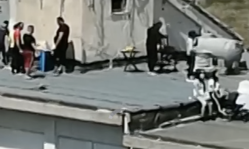 festa tetti palermo botti elicottero polizia