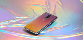 Ma davvero c'è uno smartphone che vede sotto i vestiti?