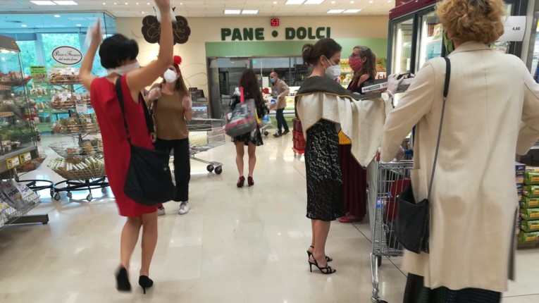 Dalle discoteche di Rimini a banconi della frutta