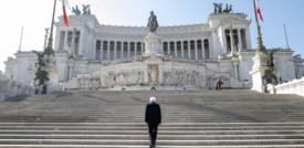 Solo e in mascherina, il 25 aprile di Mattarella
