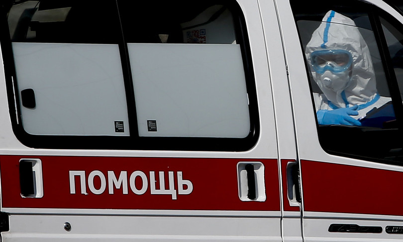 Coronavirus Russia medico caduto finestra ospedale