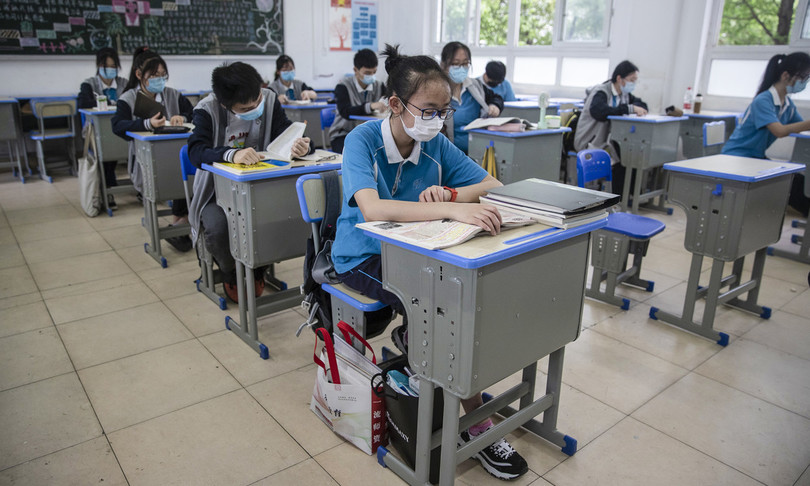 Cina studenti scuole superiori Wuhan