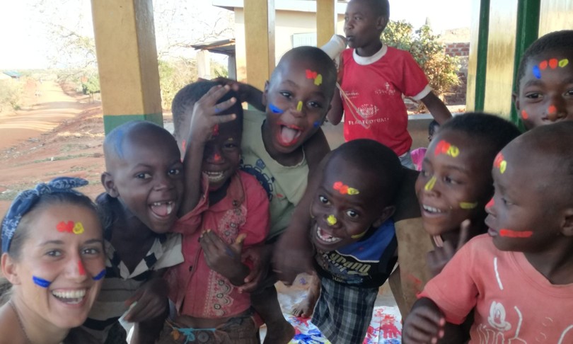 silvia romano liberazione villaggio africa