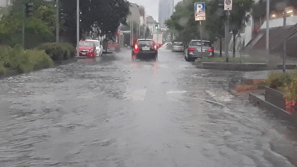 Le immagini del nubifragio a Milano