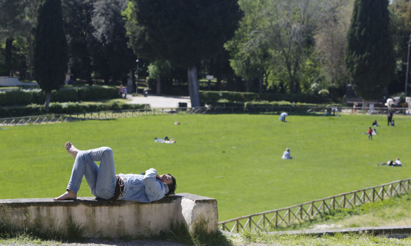 coronavirus caldo sole raggi uvb