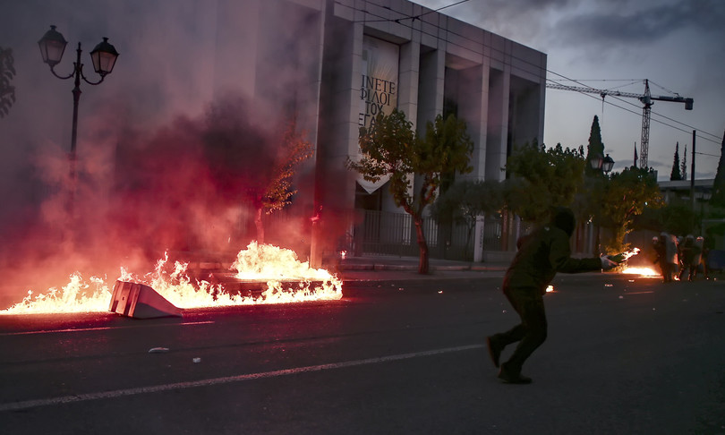 floyd proteste grecia scontri polizia anarchici