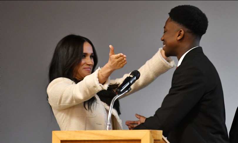 Floyd Mulroney influencer Meghan distanze