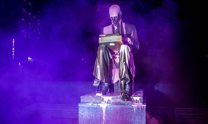 Milano vandalizzata statua Montanelli Razzista stupratore