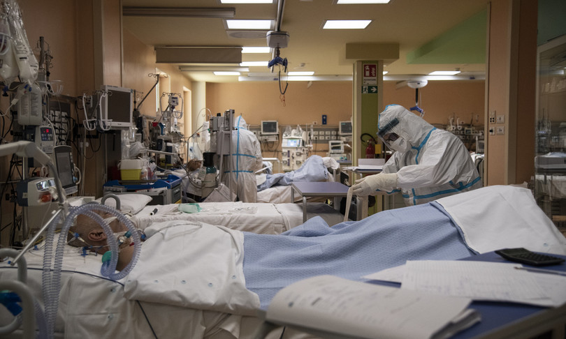 studio italiano coronavirus nessun beneficio da tocilizumab
