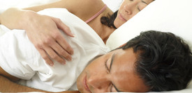 Dormire con il partner migliora il sonno e la memoria