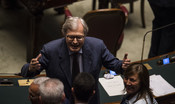Sgarbi furioso, in Aula insulta giudici e deputate