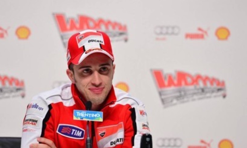 Moto Dovizioso cade in gara a Faenza, infortunio alla spalla
