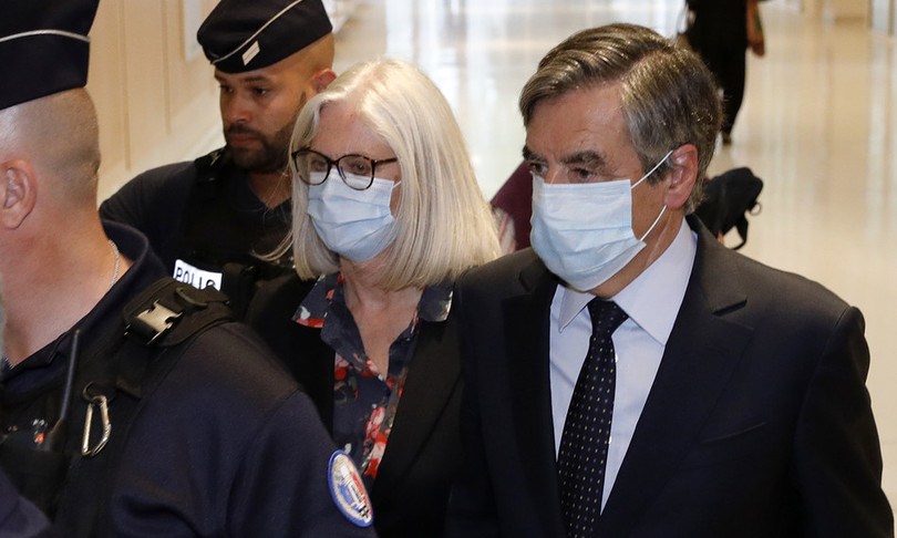 francois fillon condannato incarichi moglie