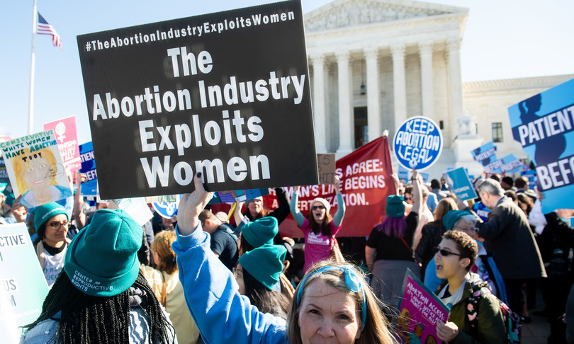 corte suprema usa ferma legge antiabortista consente esecuzuoni