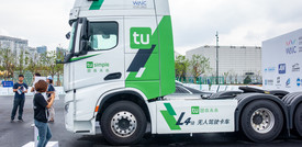 La prima flotta di camion senza guidatore (e i problemi che pone)