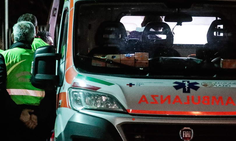 Motociclista investe donna nel Torinese, deceduto