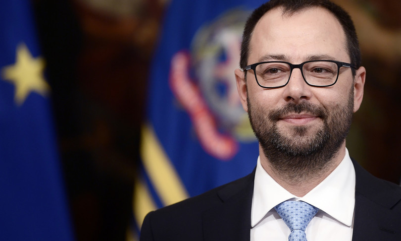 Autostrade Patuanelli anno Benetton fuori