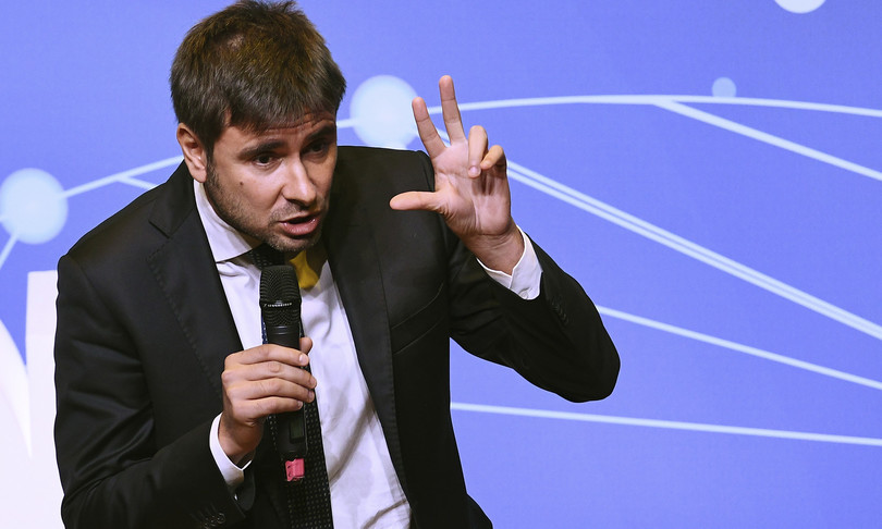 Autostrade Di Battista potenti presi a schiaffi