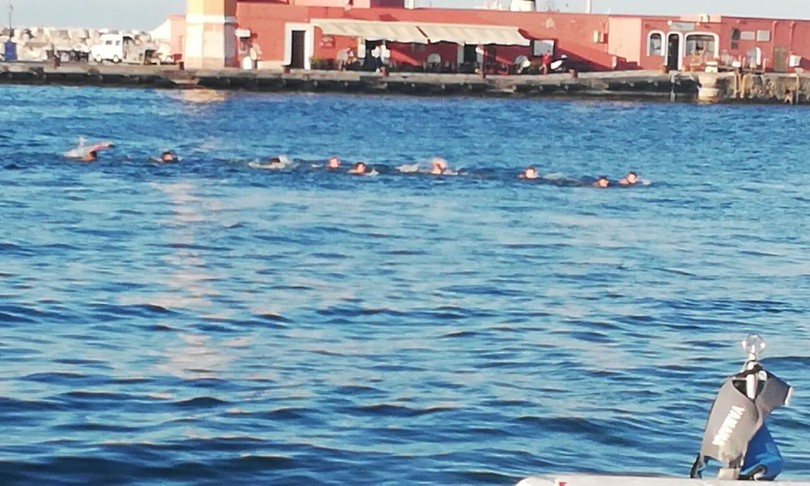 caos movida coronavirus ponza tuffo porto ragazzi