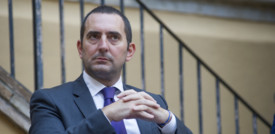Al momento "non si può ripartire con il campionato a stadi aperti", avverte Spadafora