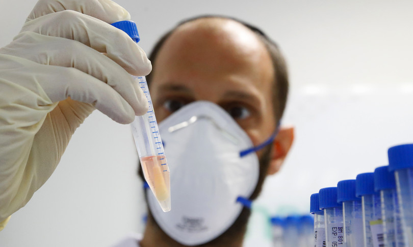 virologo Crisanti tamponi stranieri