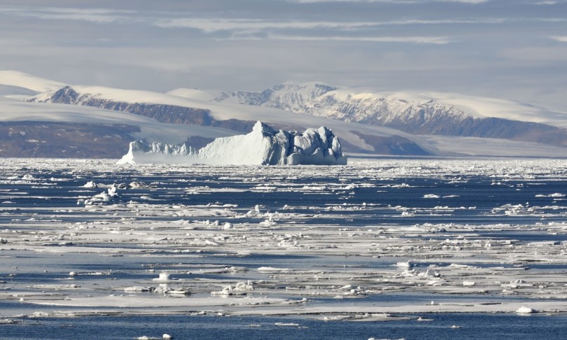 artico caldo crollata piattaforma ghiaccio grande come manhattan