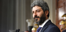 Appello di Fico ai 5 deputati del bonus Iva: "Si scusino, hanno offeso il Paese"