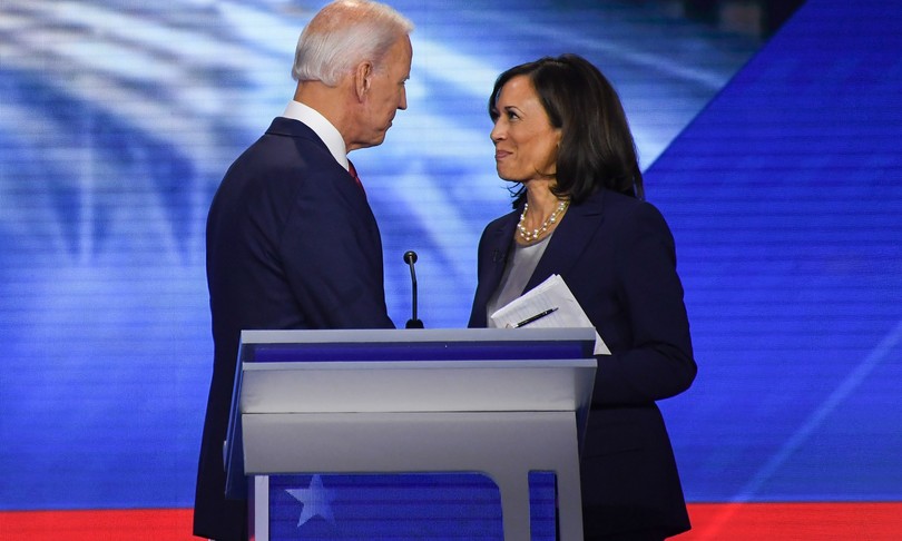 kamala harris chi e carriera biden
